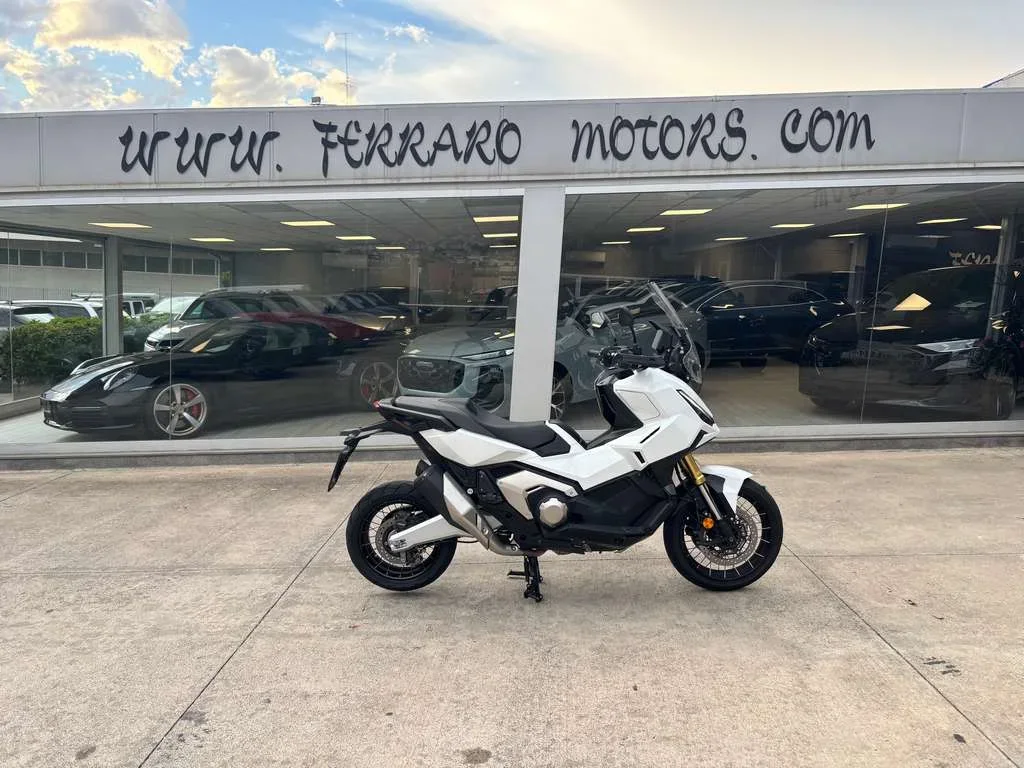 HONDA X-ADV 750 ABS DCT BIANCO